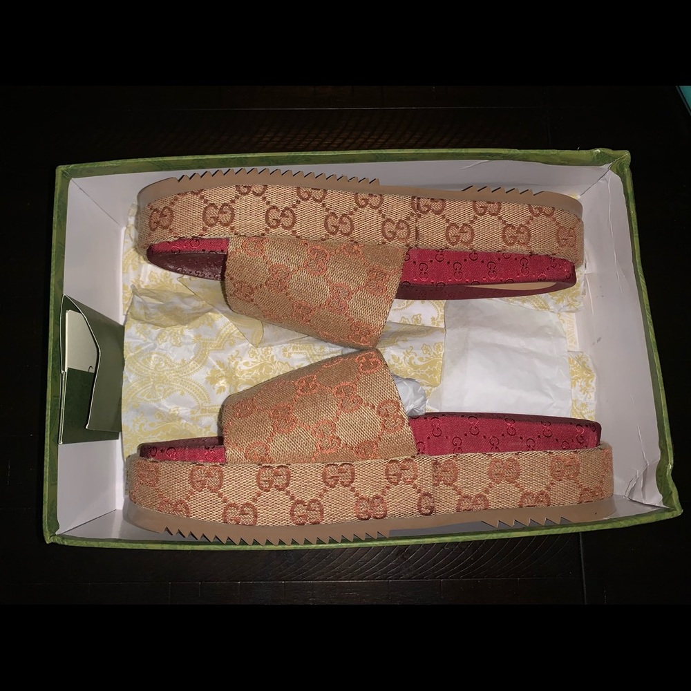 Size 9 women Gucci slides authentic alil narrow